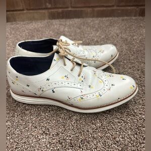 COLE HAAN Original Grand White Floral Print Wingtip Oxford Shoes 6.5